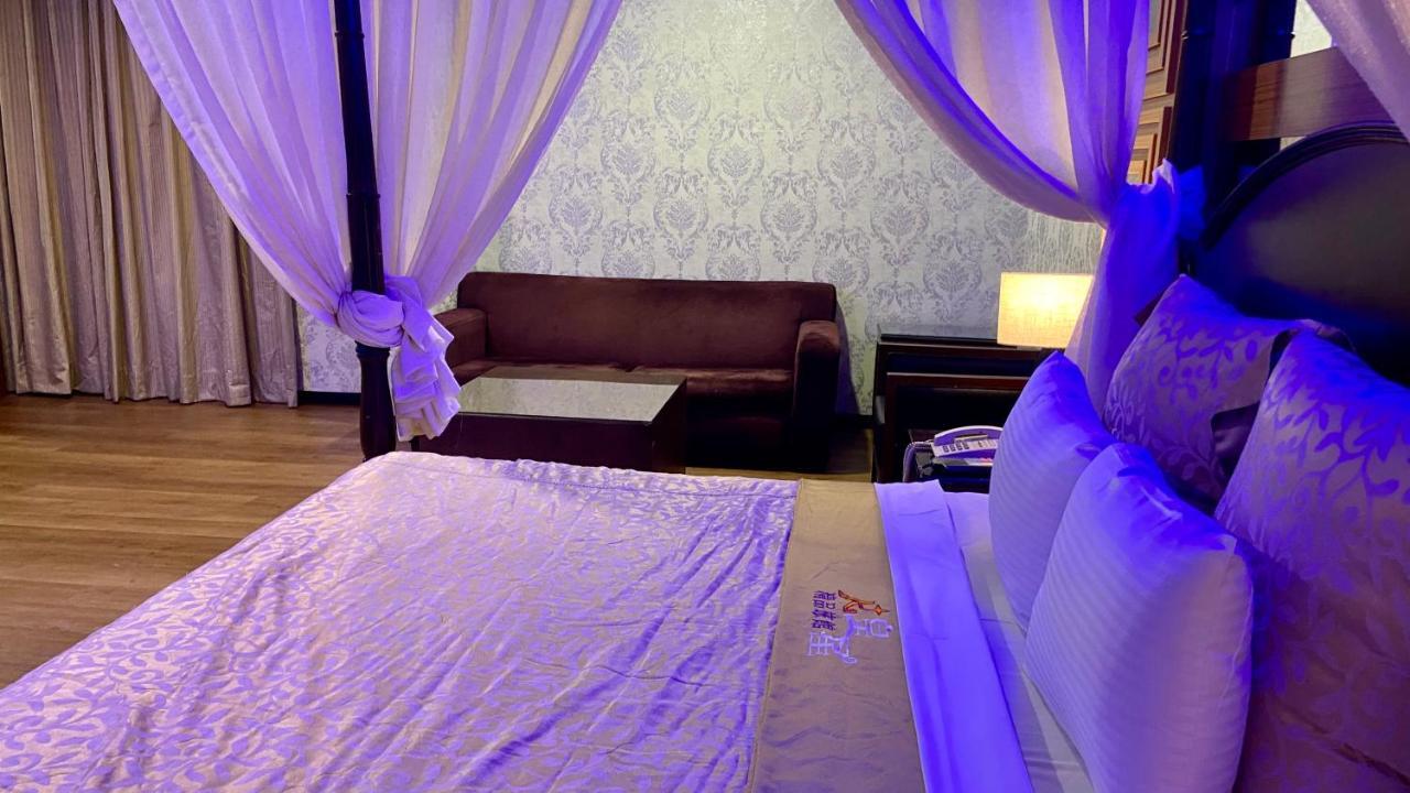 Huang Xing Motel Pingtung Esterno foto