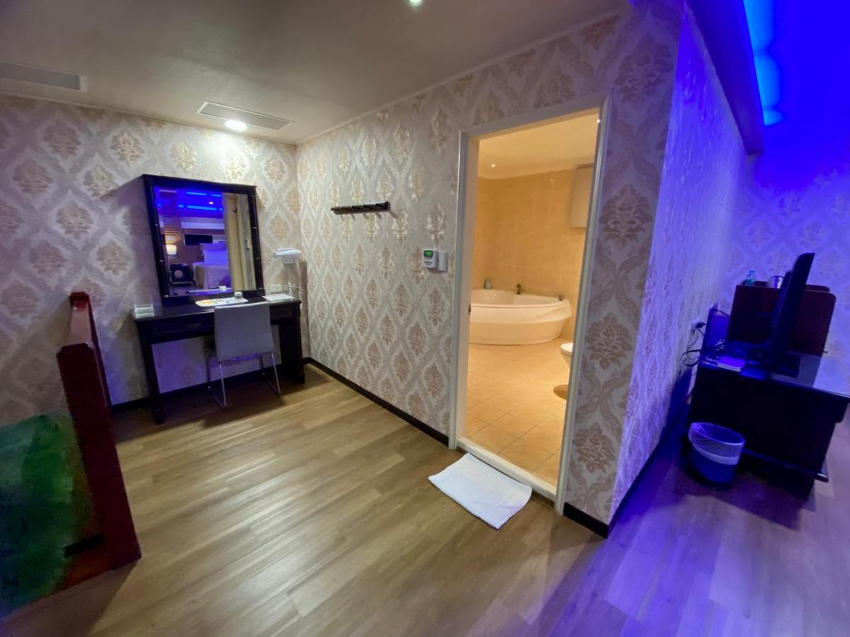 Huang Xing Motel Pingtung Esterno foto