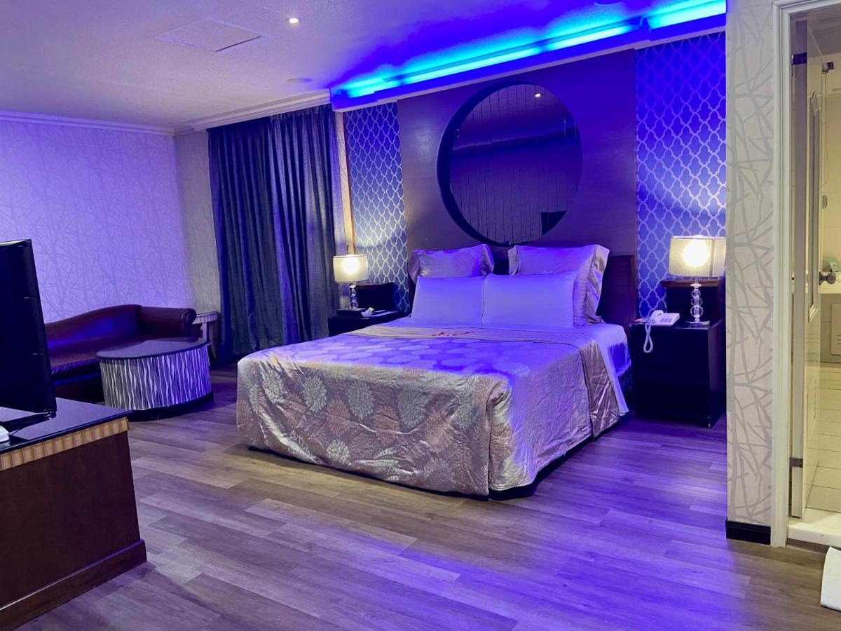 Huang Xing Motel Pingtung Esterno foto