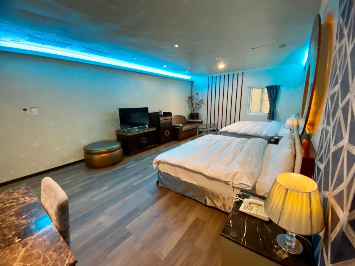 Huang Xing Motel Pingtung Esterno foto