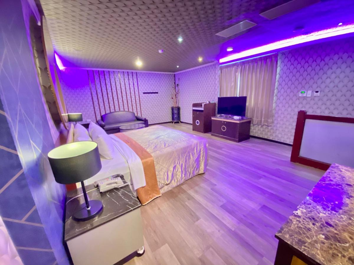 Huang Xing Motel Pingtung Esterno foto