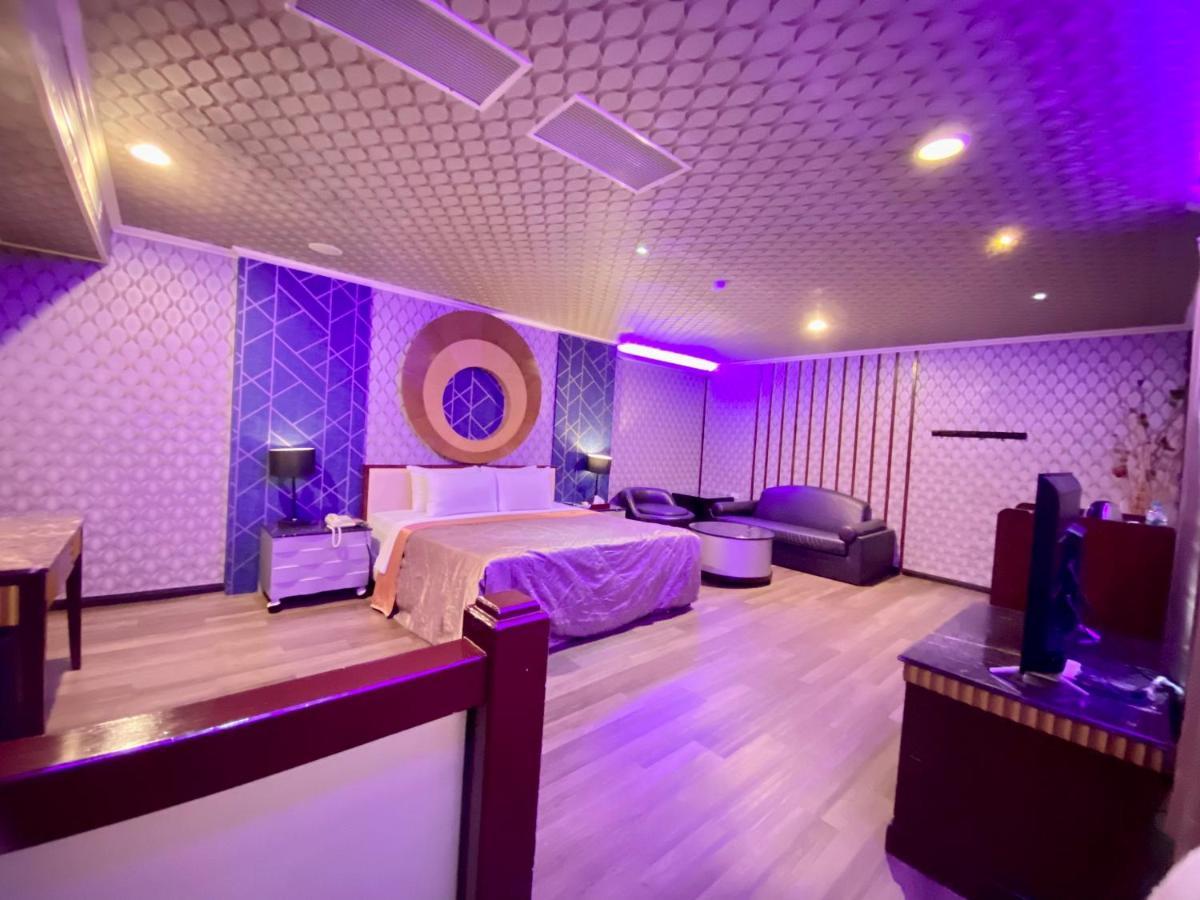 Huang Xing Motel Pingtung Esterno foto